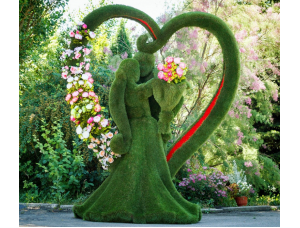 Топиарные скульптуры из искусственной травы "Влюбленные"
